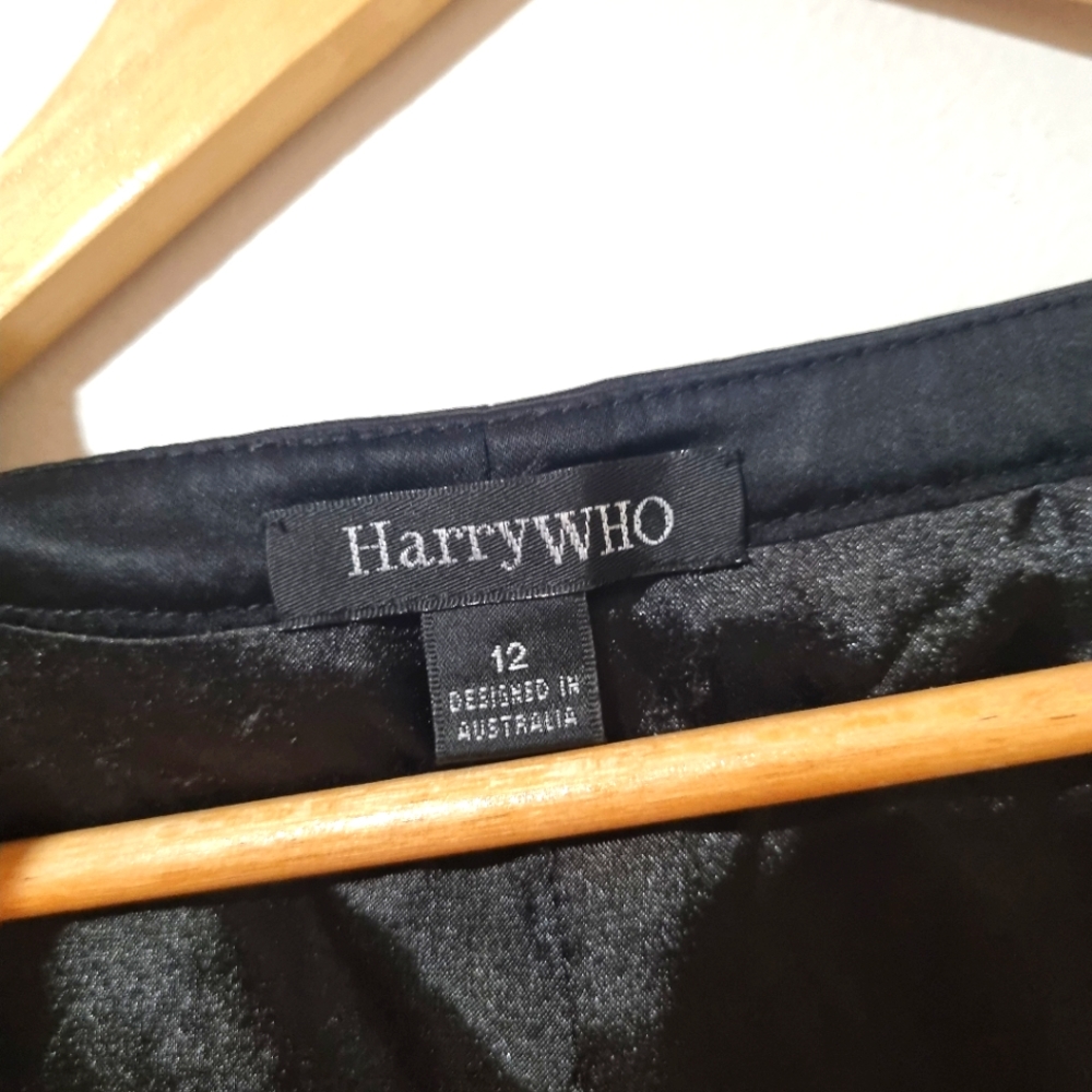 Harry Who Size 12 Black Satin Gold Sequin Animal Print blouse - Picture 4 of 6